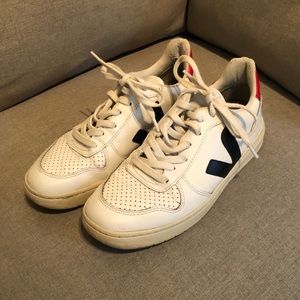 Veja V10 sneakers - women’s 7 / 38 - used condition with lots of life left
